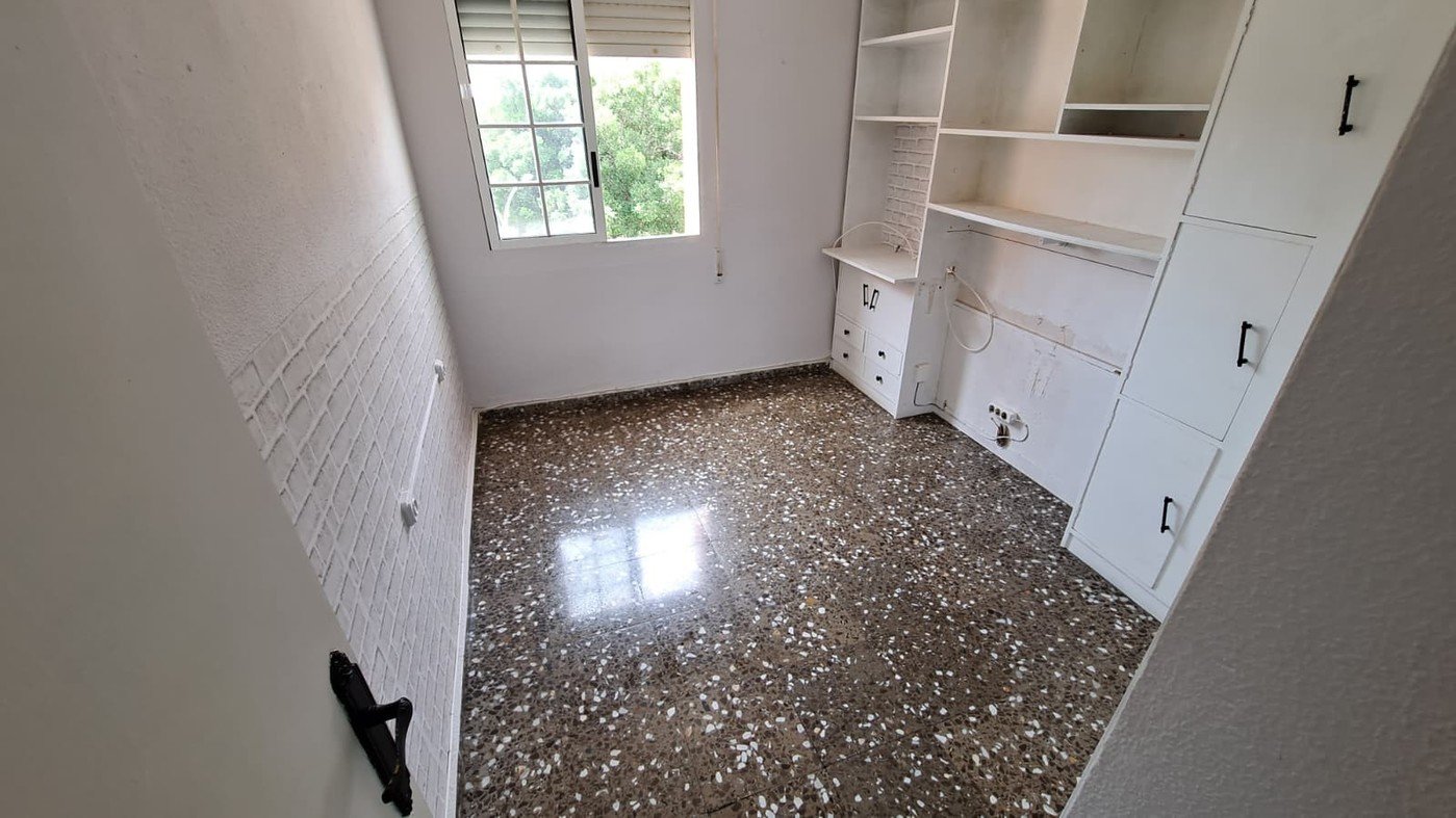 Flat on Calle Cataluña — image 8
